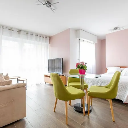 Terrasse Stella Casino Centre Classe 3 Etoiles * 艾克斯莱班